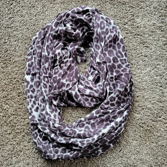 Express Leopard Infinity Scarf Black Gray White - Picture 3 of 6